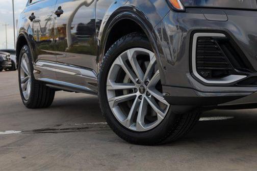 2025 Audi Q7 Premium 45 TFSI quattro Tiptronic