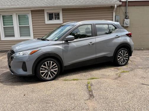 Gray 2021 Nissan Kicks SV