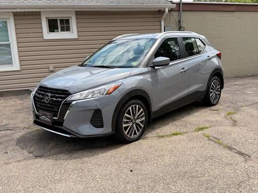 Gray 2021 Nissan Kicks SV