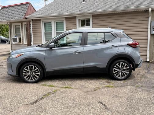 Gray 2021 Nissan Kicks SV