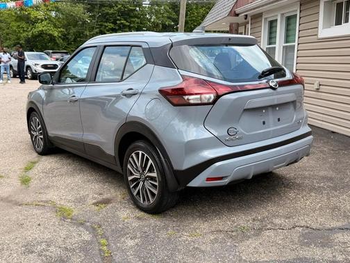 Gray 2021 Nissan Kicks SV