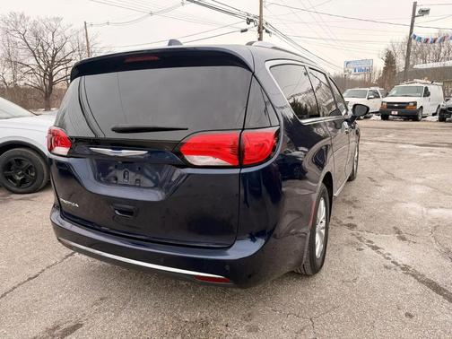 2018 Chrysler Pacifica Touring-L