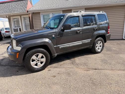 Green 2010 Jeep Liberty Sport