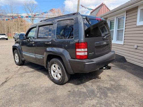 Green 2010 Jeep Liberty Sport