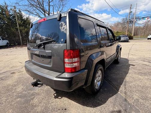 Green 2010 Jeep Liberty Sport