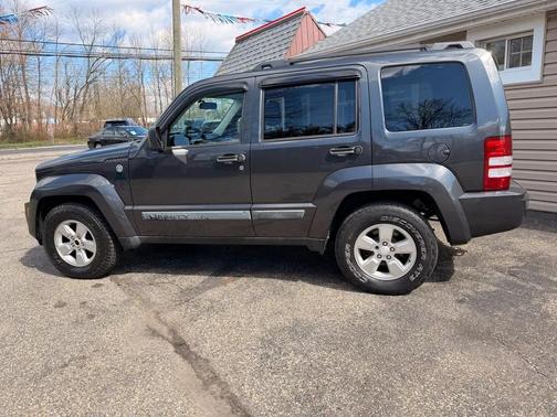 Green 2010 Jeep Liberty Sport