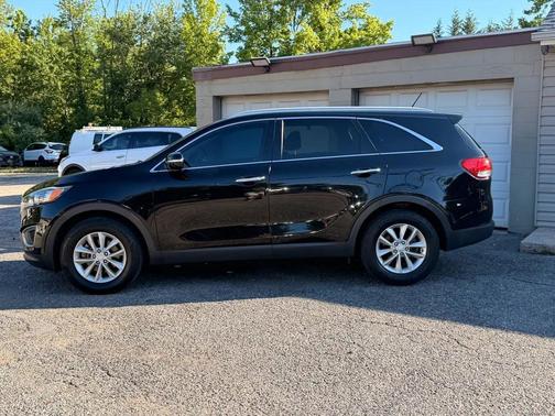Black 2017 Kia Sorento LX