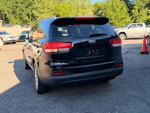 Black 2017 Kia Sorento LX