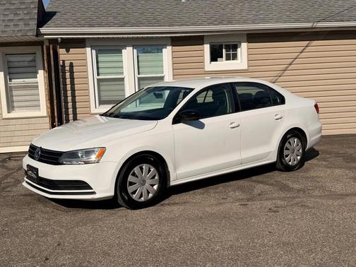 White 2015 Volkswagen Jetta 2.0L S