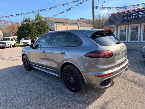 2016 Porsche Cayenne GTS
