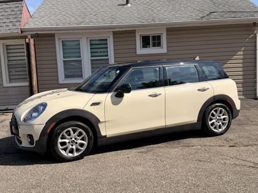 White 2017 MINI Clubman Cooper ALL4