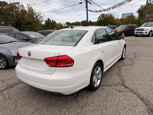 2013 Volkswagen Passat 2.5 SE
