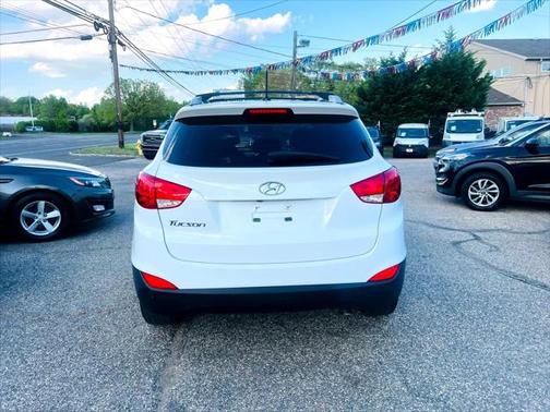 2015 Hyundai TUCSON SE