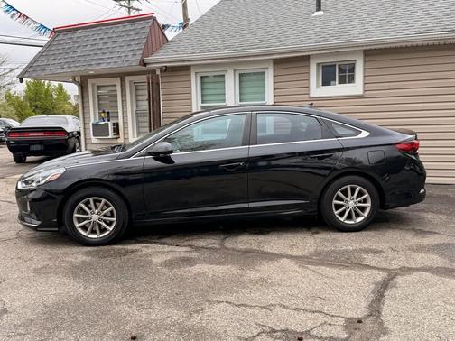 Black 2019 Hyundai SONATA SE