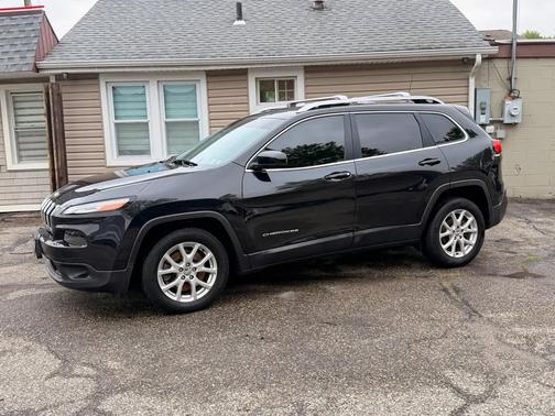 Black 2016 Jeep Cherokee Latitude