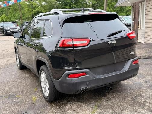 Black 2016 Jeep Cherokee Latitude