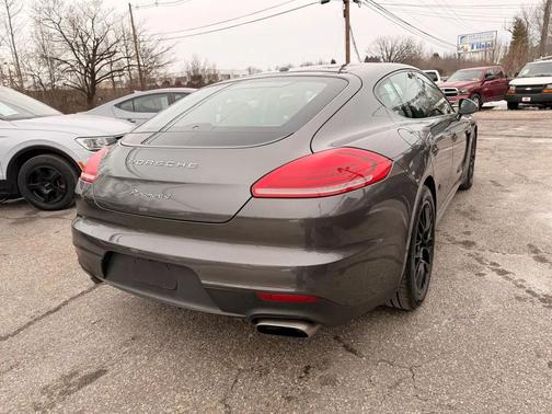 2015 Porsche Panamera 4