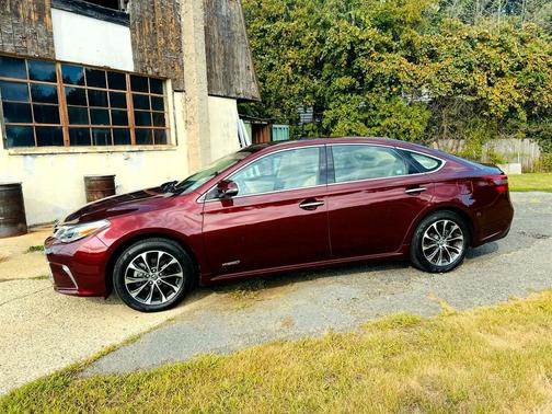 2016 Toyota Avalon Hybrid XLE Premium
