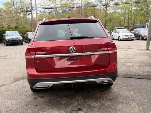 Red 2018 Volkswagen Atlas 3.6L SE