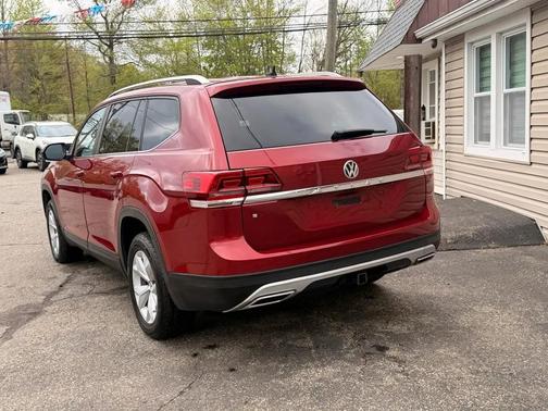 Red 2018 Volkswagen Atlas 3.6L SE