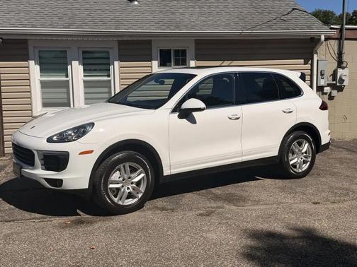White 2016 Porsche Cayenne Cayenne