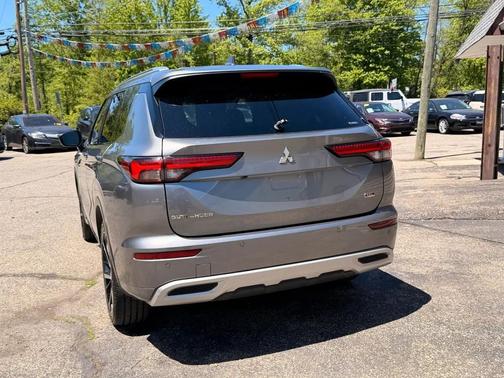 Silver 2022 Mitsubishi Outlander SEL