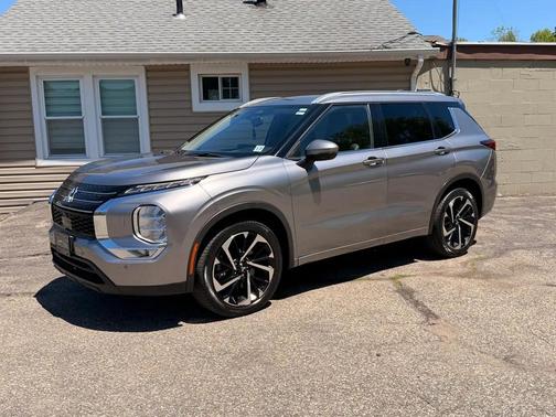 Silver 2022 Mitsubishi Outlander SEL