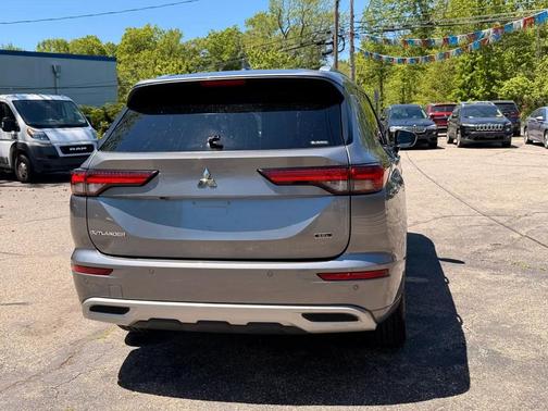 Silver 2022 Mitsubishi Outlander SEL