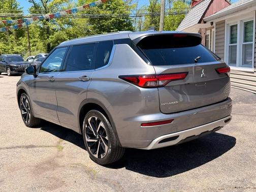 Silver 2022 Mitsubishi Outlander SEL