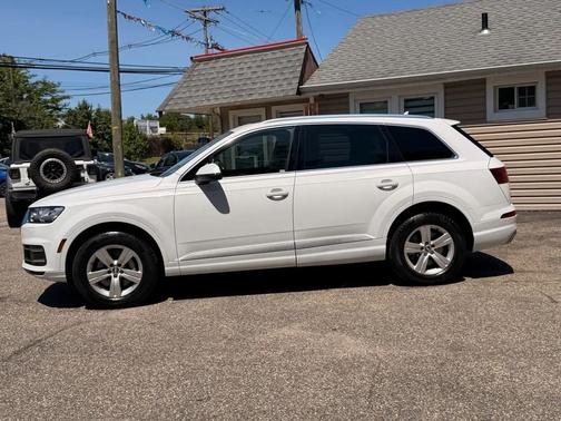 White 2019 Audi Q7 45 Premium Plus