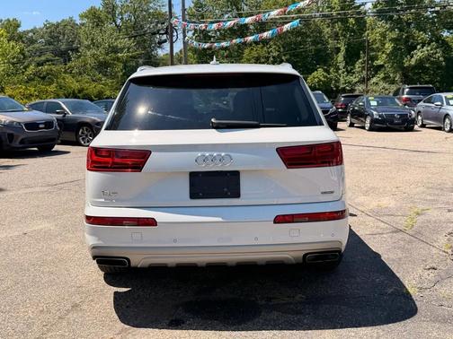 White 2019 Audi Q7 45 Premium Plus
