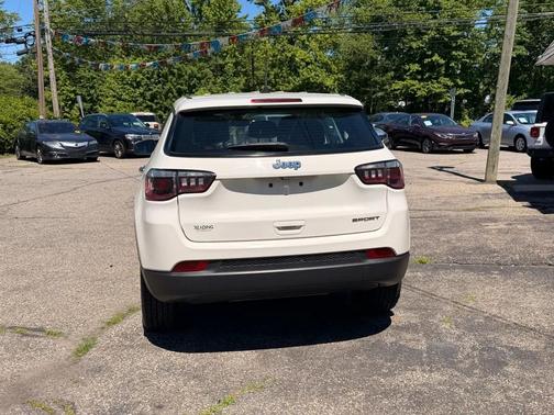 White 2019 Jeep Compass Sport