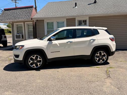 White 2019 Jeep Compass Sport