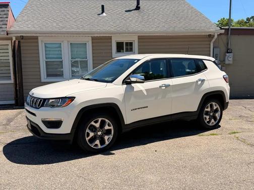 White 2019 Jeep Compass Sport