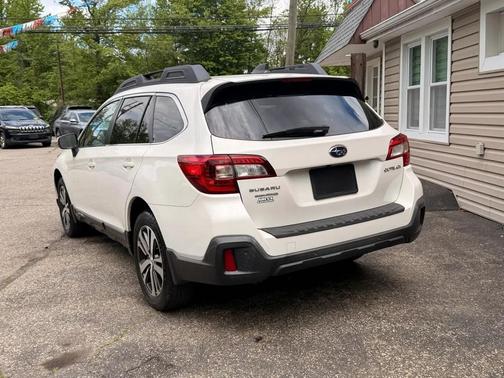White 2018 Subaru Outback 2.5i Limited