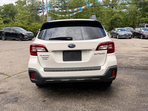 White 2018 Subaru Outback 2.5i Limited