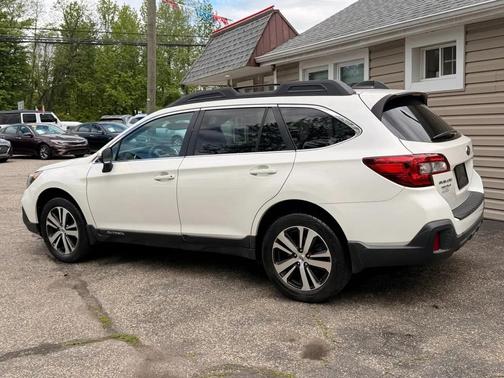 White 2018 Subaru Outback 2.5i Limited