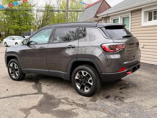Gray 2018 Jeep Compass Trailhawk