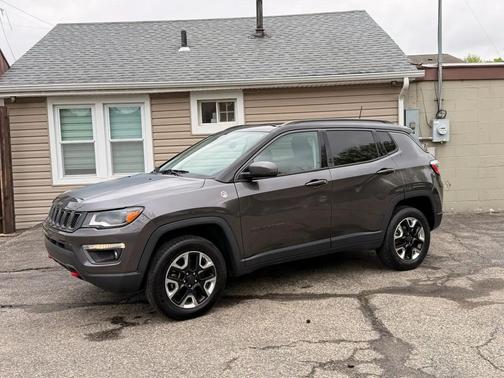 Gray 2018 Jeep Compass Trailhawk