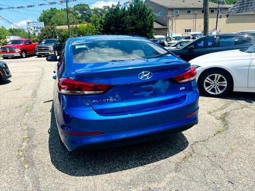 2018 Hyundai ELANTRA SE