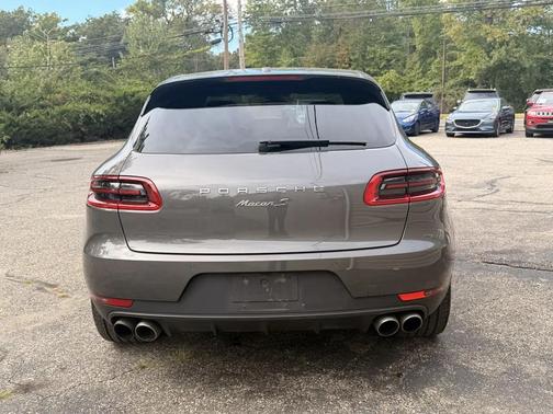 Gray 2018 Porsche Macan Macan