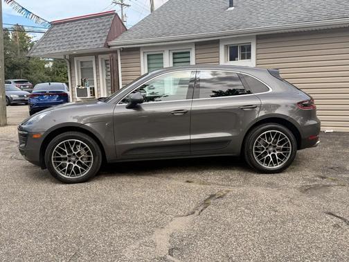 Gray 2018 Porsche Macan Macan
