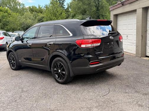 Black 2017 Kia Sorento LX