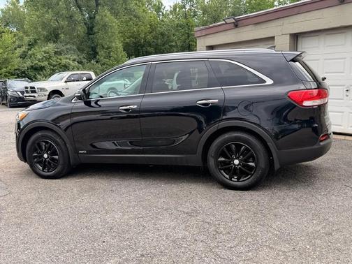 Black 2017 Kia Sorento LX