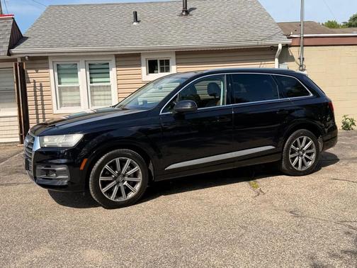 Black 2018 Audi Q7 3.0T Prestige