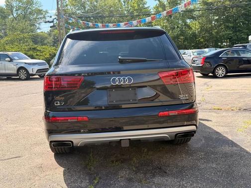 Black 2018 Audi Q7 3.0T Prestige