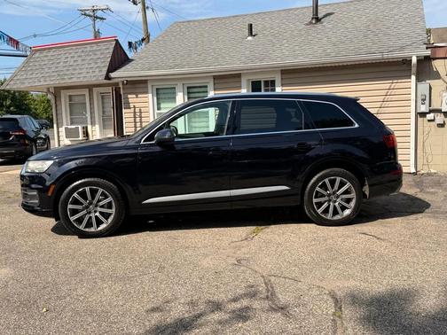 Black 2018 Audi Q7 3.0T Prestige