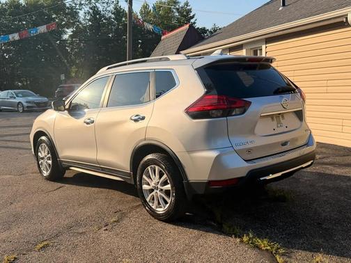 Silver 2017 Nissan Rogue SV