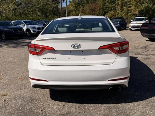 White 2015 Hyundai SONATA SE