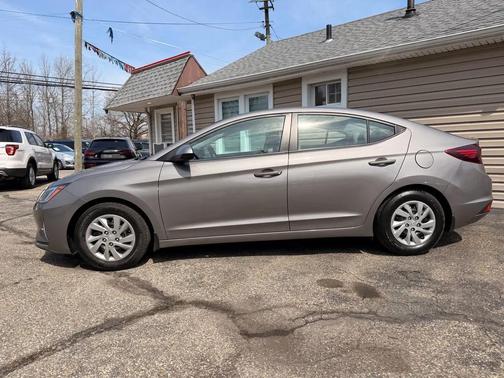 2020 Hyundai ELANTRA SE